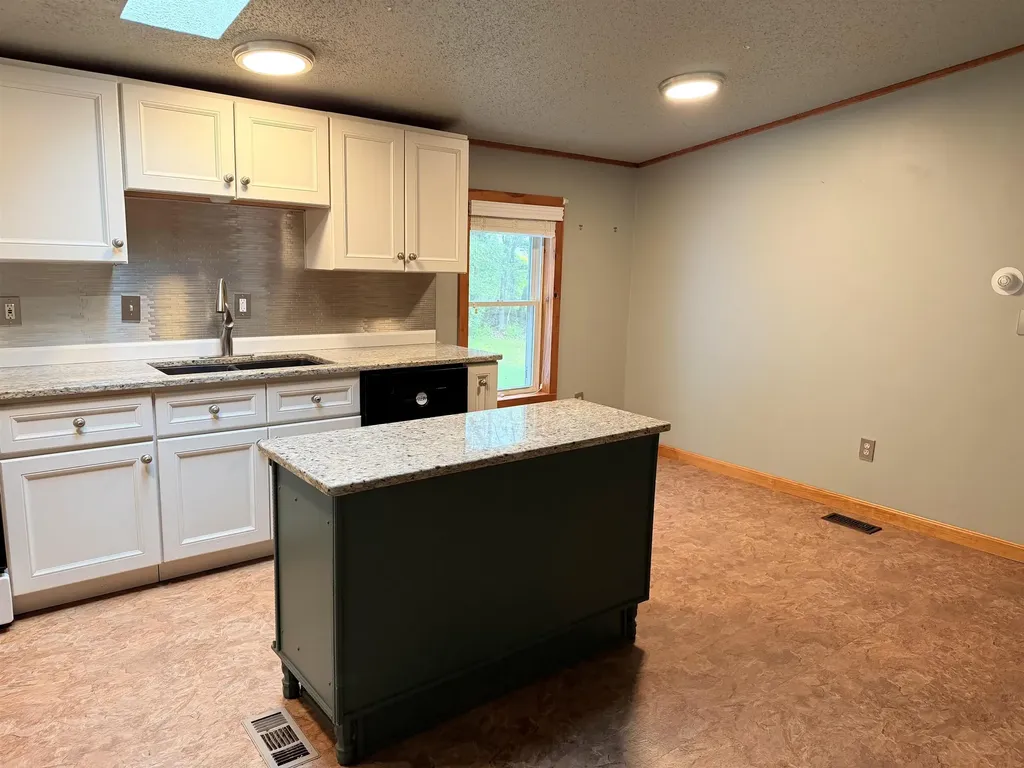 97 Fordway Extension Derry NH 03038