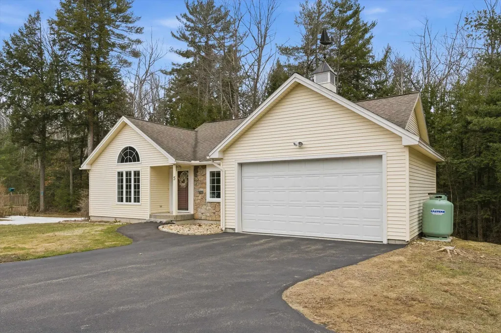 31 Henderson Road Gilford NH 03249