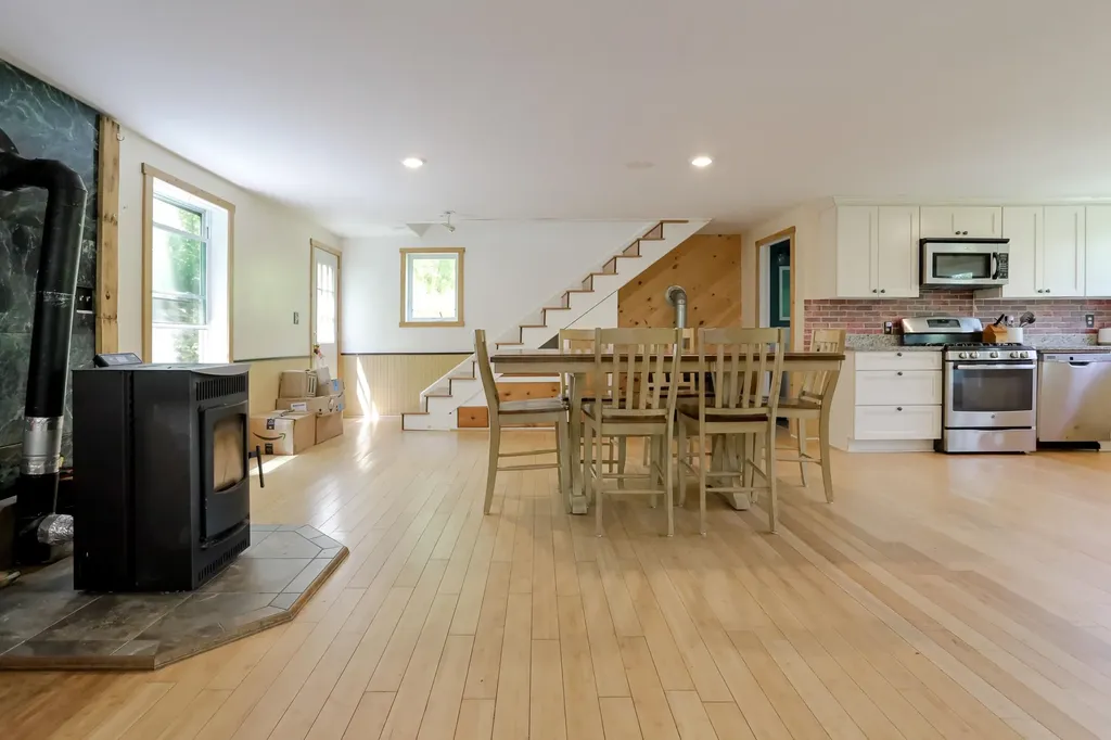 150 Turtle Rock Road Stoddard NH 03464