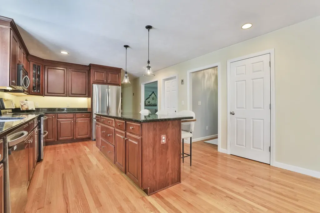 13 Hobart Hill Road Brookline NH 03033