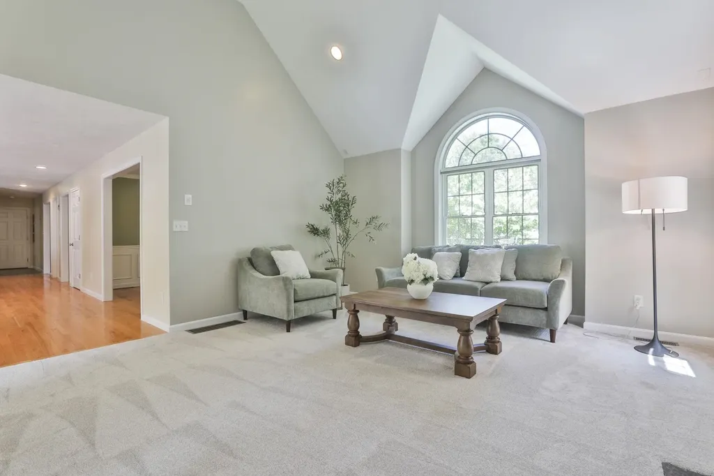 13 Hobart Hill Road Brookline NH 03033