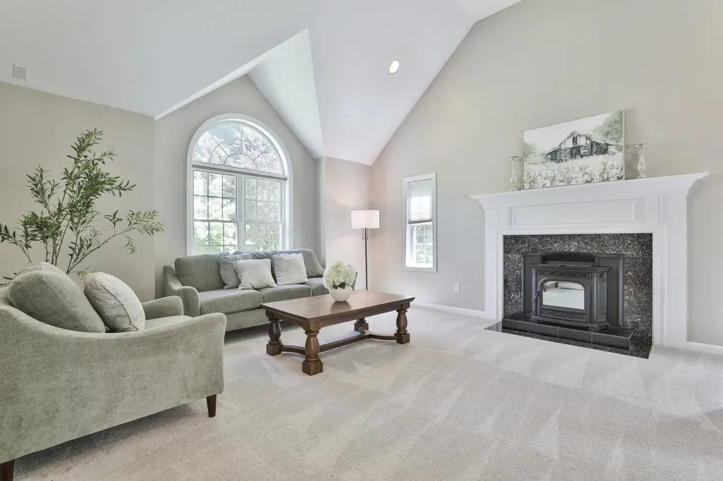 13 Hobart Hill Road Brookline NH 03033