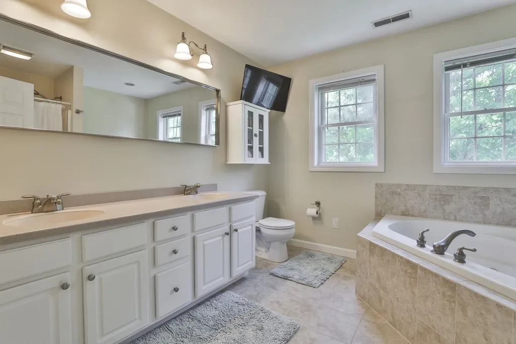 13 Hobart Hill Road Brookline NH 03033
