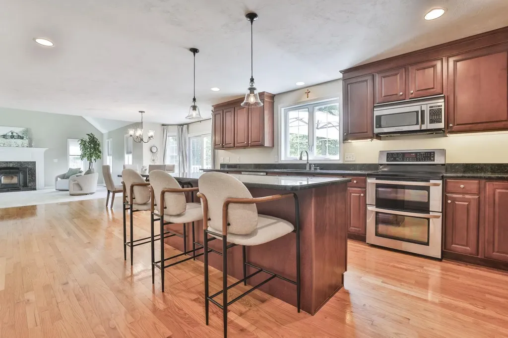 13 Hobart Hill Road Brookline NH 03033