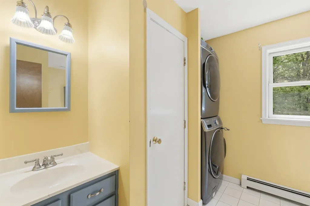 47 Noyes Road Londonderry NH 03053