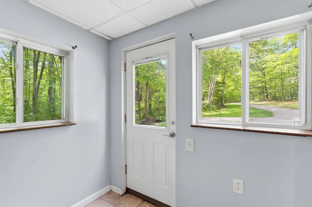 47 Noyes Road Londonderry NH 03053