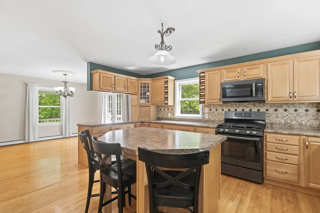 47 Noyes Road Londonderry NH 03053