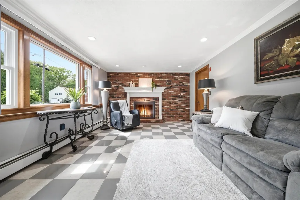 13 Diamond Avenue Salem NH 03079