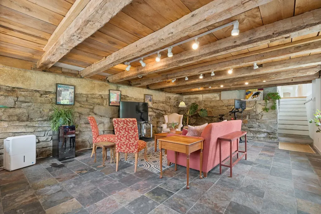 84 River Road Orford NH 03777