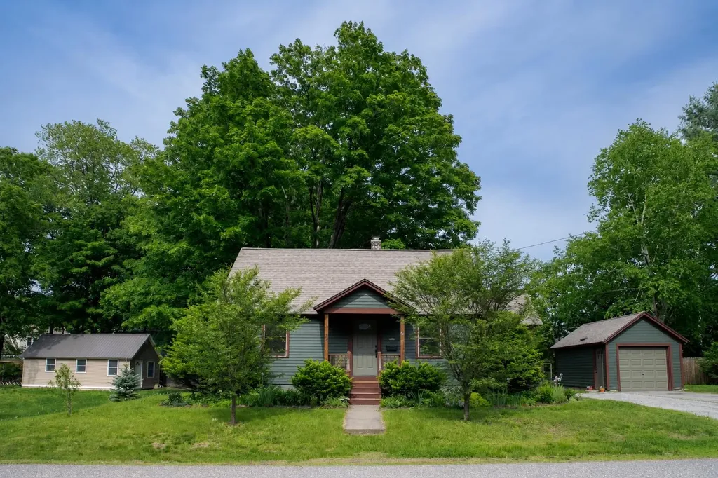 32 Marlboro Avenue Brattleboro VT 05301