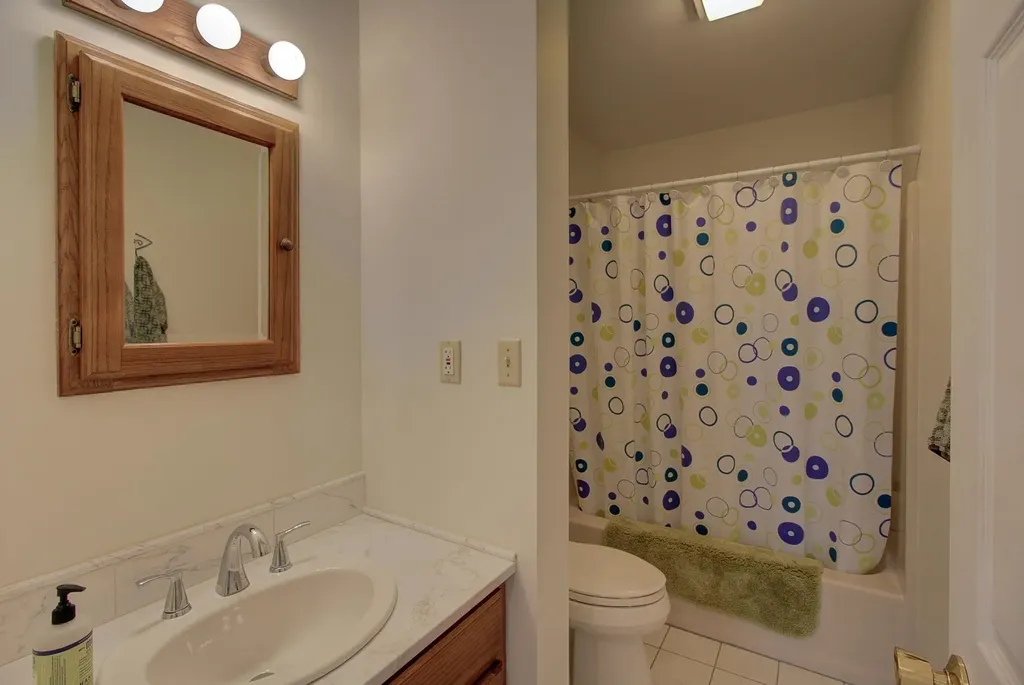 325 Oakridge Lane North Hero VT 05474