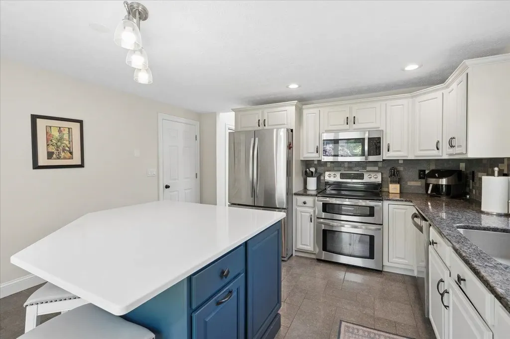 110 Hawthorne Village Road Nashua NH 03062
