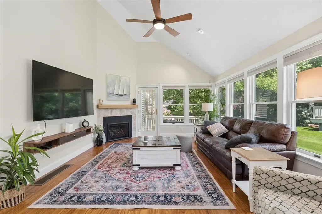 110 Hawthorne Village Road Nashua NH 03062