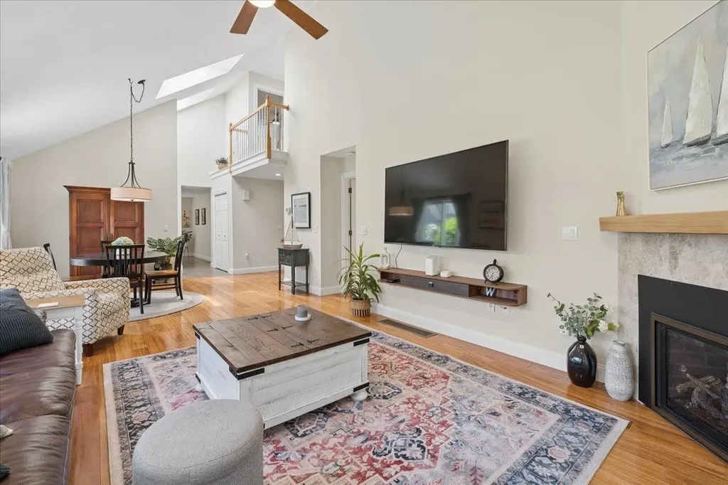 110 Hawthorne Village Road Nashua NH 03062