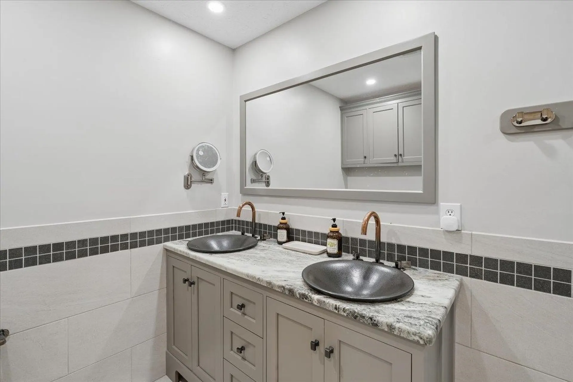 110 Hawthorne Village Road Nashua NH 03062