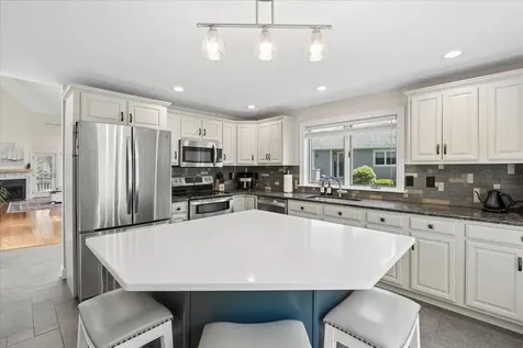110 Hawthorne Village Road Nashua NH 03062