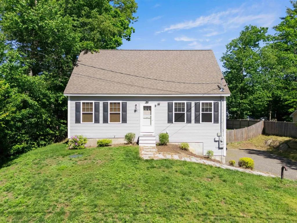 38 Regina Avenue Raymond NH 03077