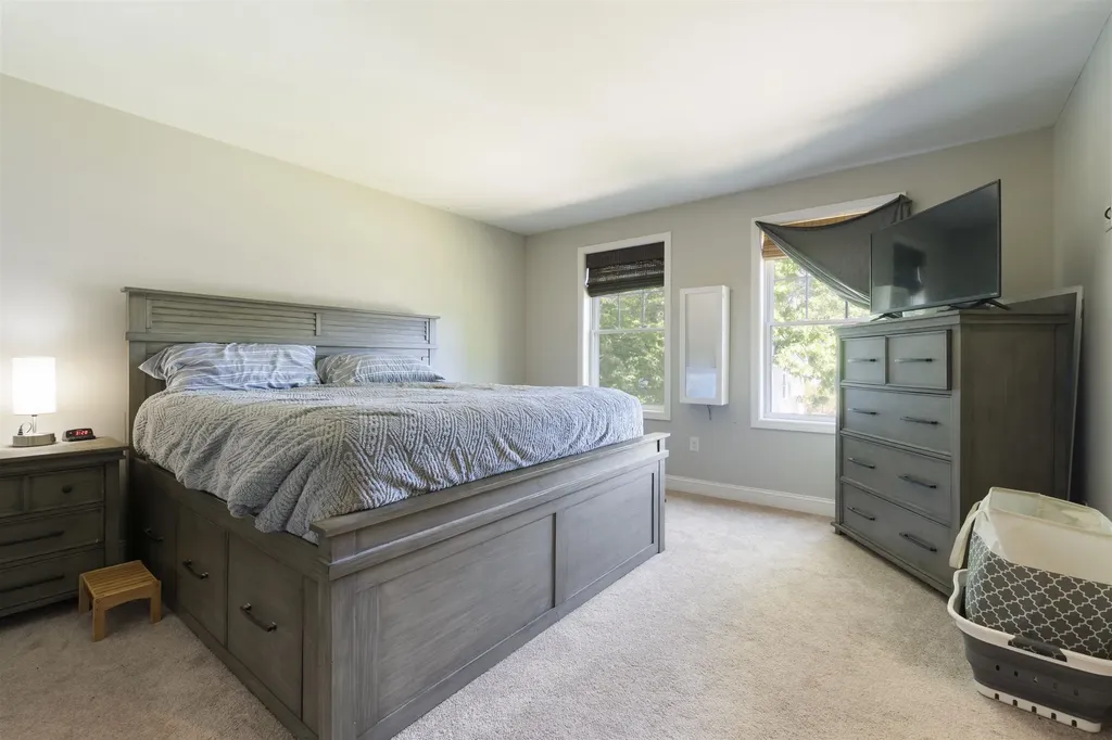 38 Regina Avenue Raymond NH 03077