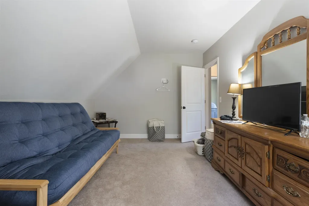 38 Regina Avenue Raymond NH 03077
