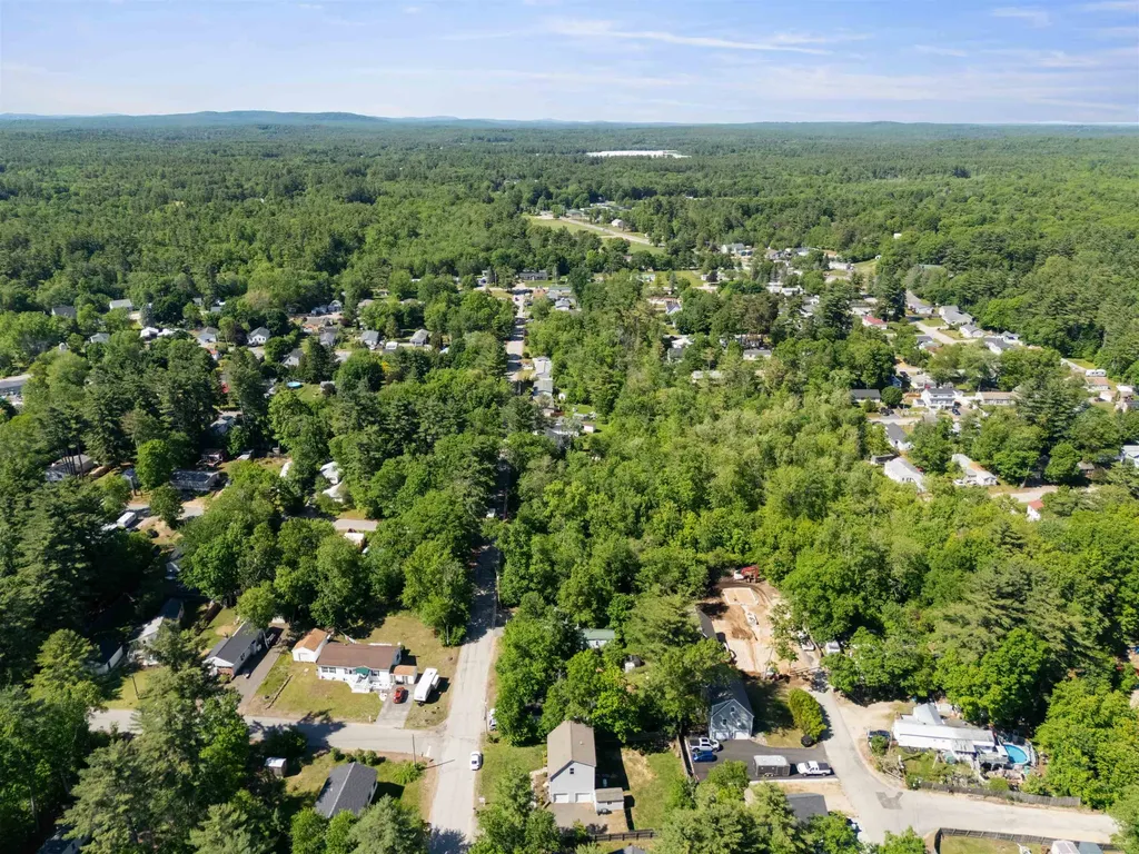 38 Regina Avenue Raymond NH 03077
