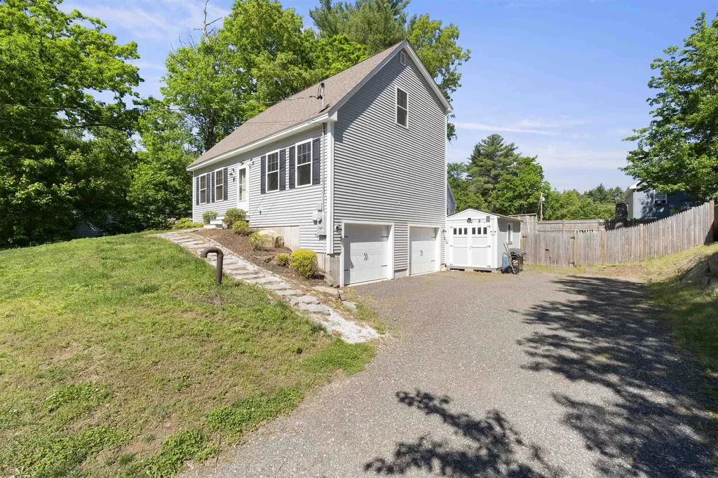 38 Regina Avenue Raymond NH 03077