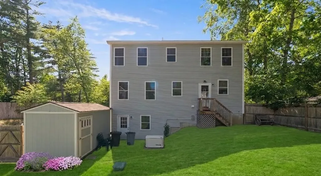 38 Regina Avenue Raymond NH 03077