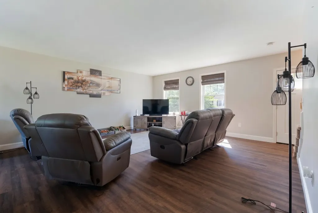 38 Regina Avenue Raymond NH 03077