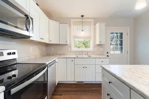 38 Regina Avenue Raymond NH 03077