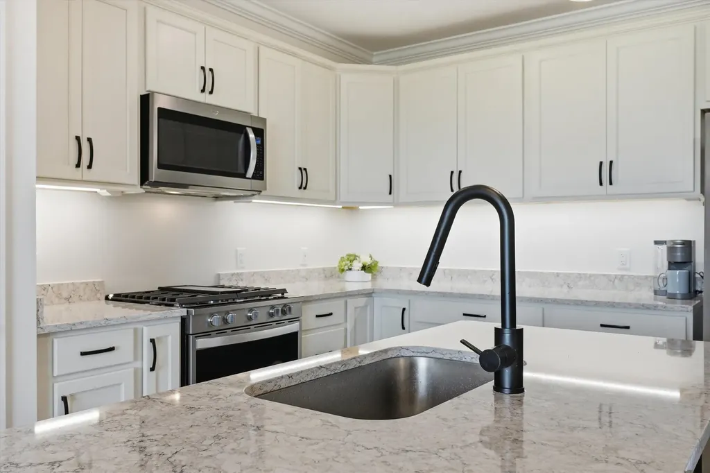 3 Longview Drive Atkinson NH 03811