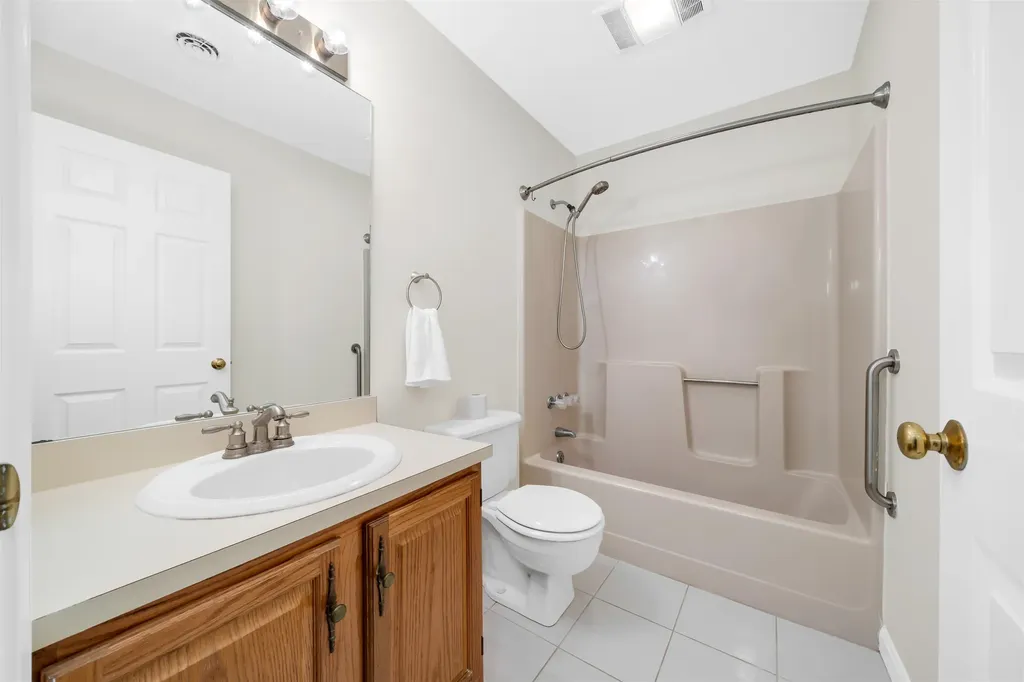 3 Bartemus Trail Nashua NH 03063