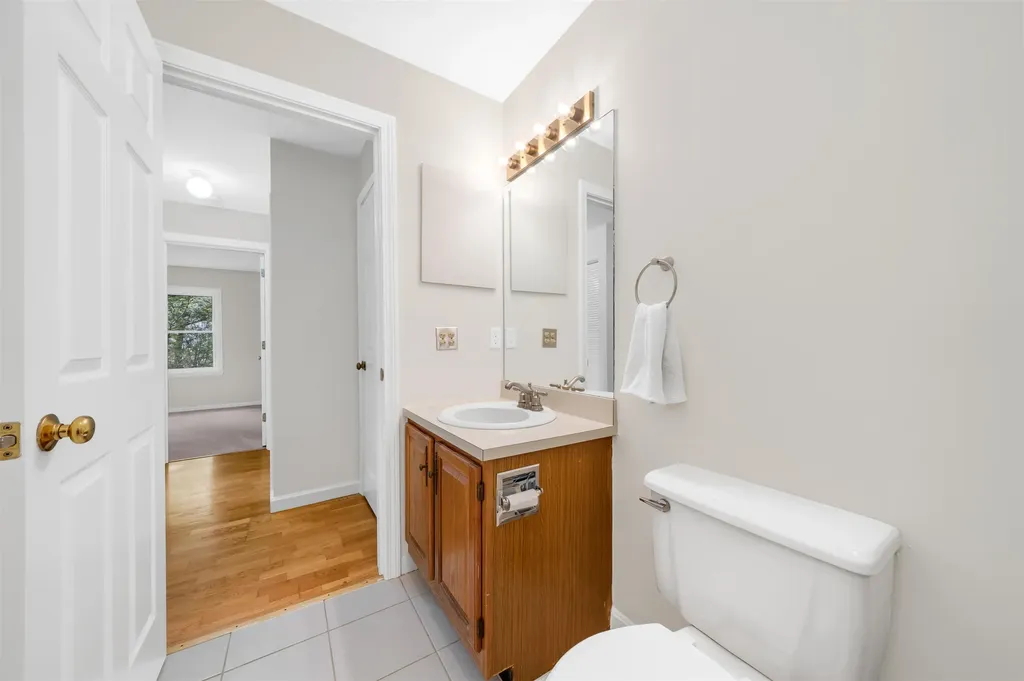 3 Bartemus Trail Nashua NH 03063