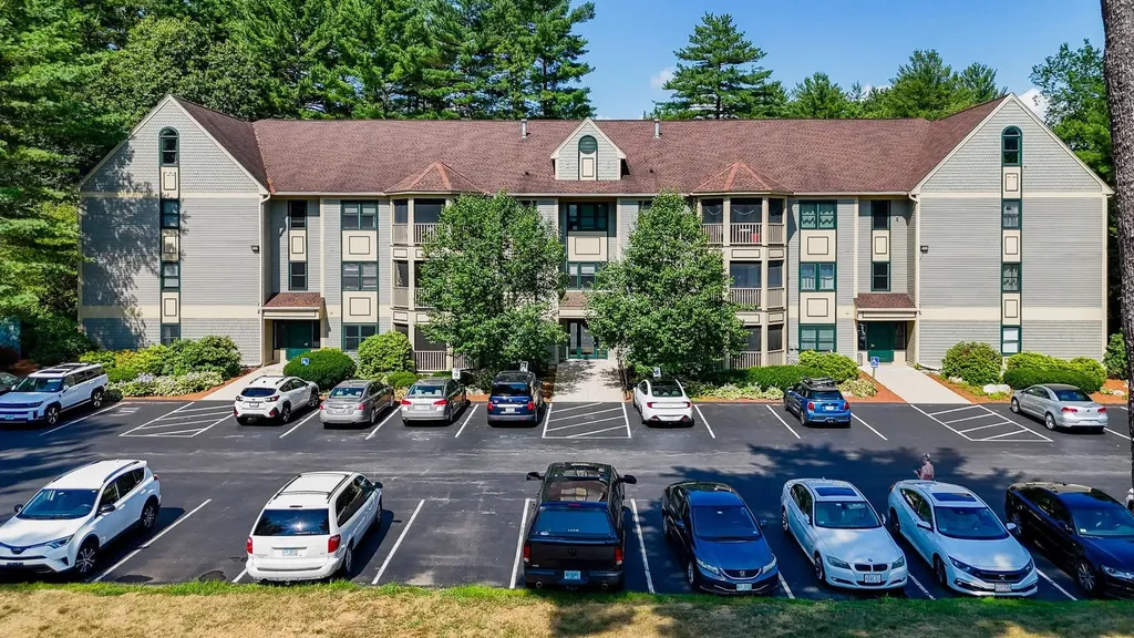 3 Bartemus Trail Nashua NH 03063