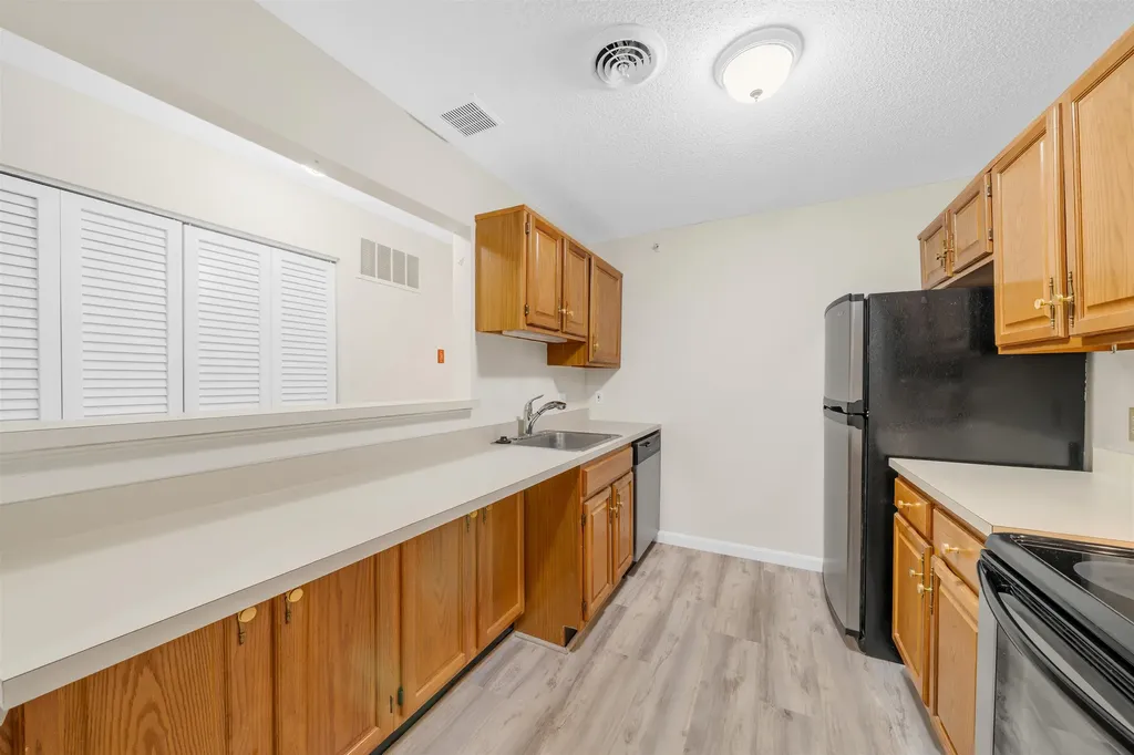 3 Bartemus Trail Nashua NH 03063