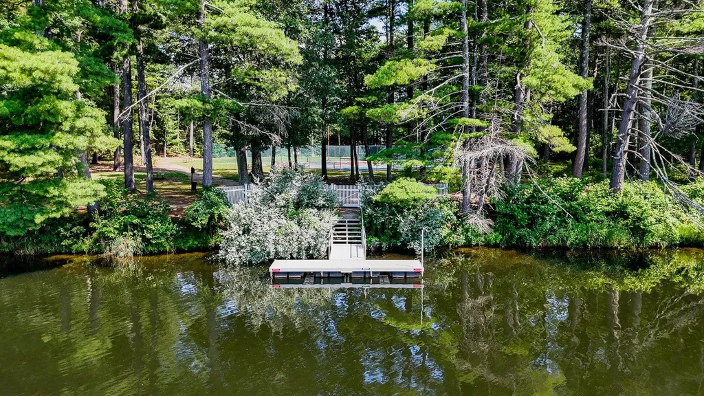 3 Bartemus Trail Nashua NH 03063