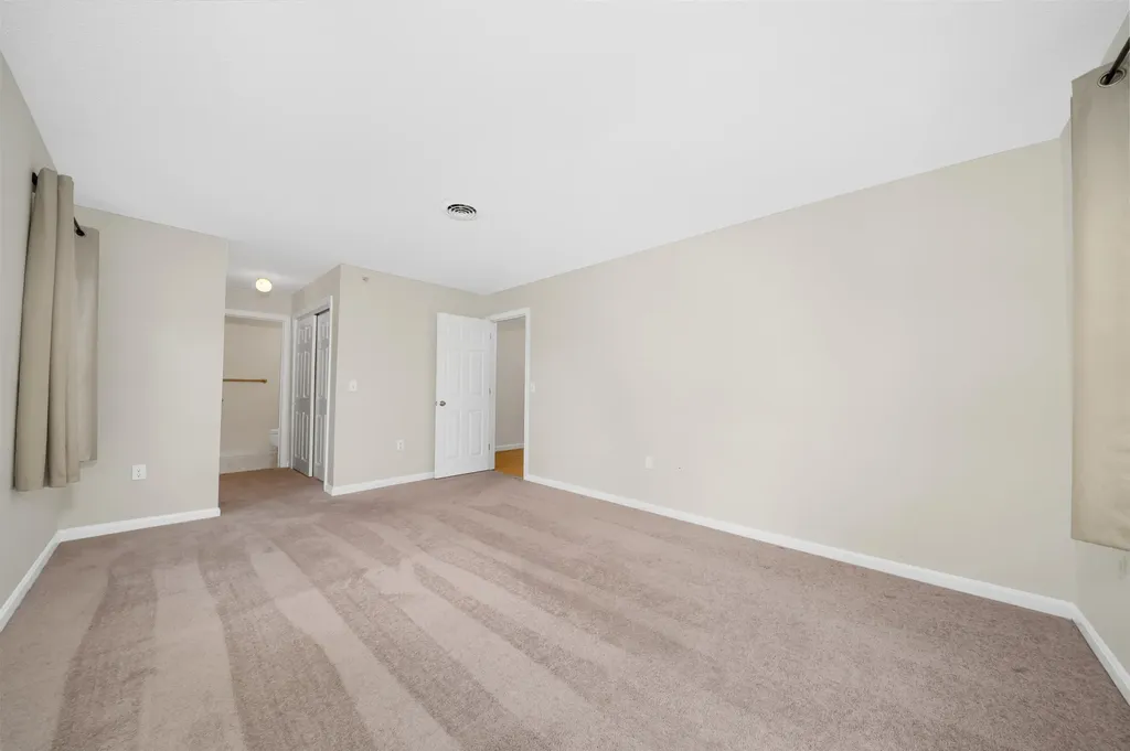 3 Bartemus Trail Nashua NH 03063