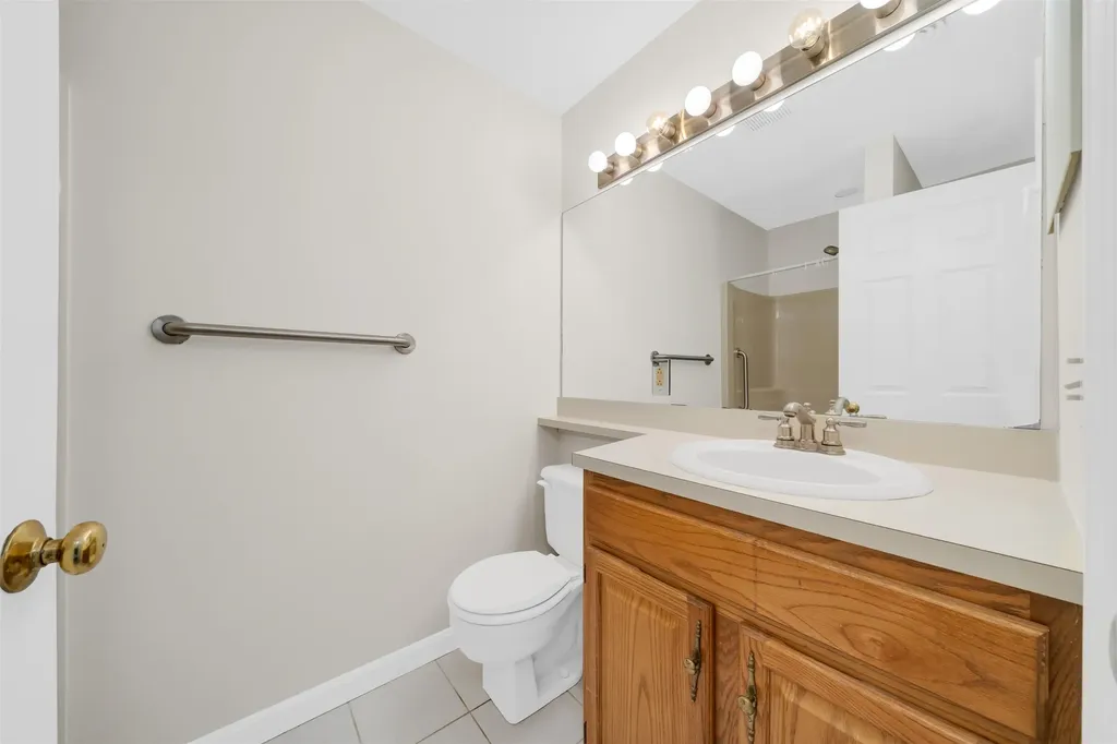 3 Bartemus Trail Nashua NH 03063