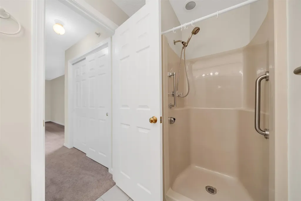 3 Bartemus Trail Nashua NH 03063