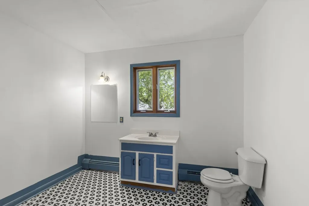 11 Emerald Avenue Hampton NH 03842