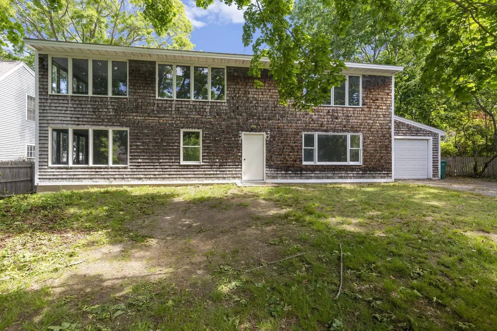 11 Emerald Avenue Hampton NH 03842