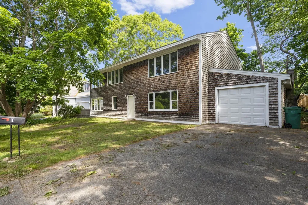 11 Emerald Avenue Hampton NH 03842