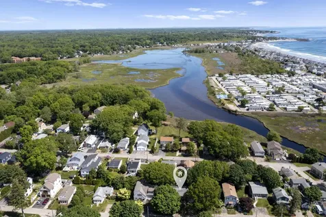 11 Emerald Avenue Hampton NH 03842