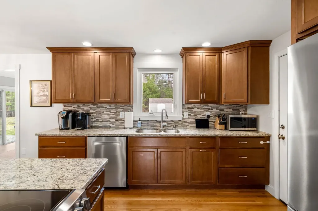 5 Falcon Drive Pelham NH 03076