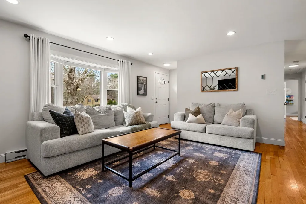 5 Falcon Drive Pelham NH 03076