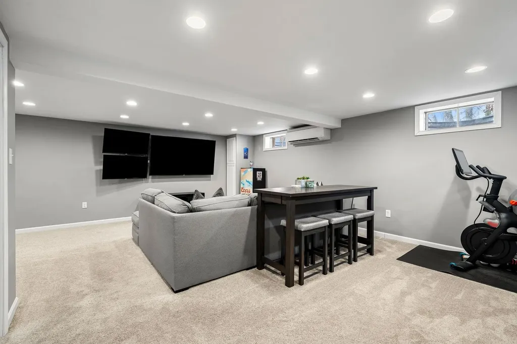 5 Falcon Drive Pelham NH 03076