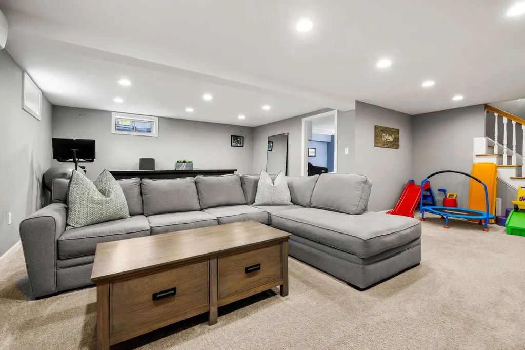 5 Falcon Drive Pelham NH 03076