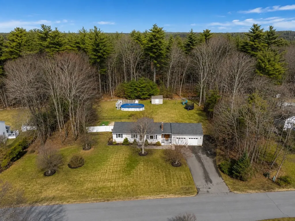 5 Falcon Drive Pelham NH 03076