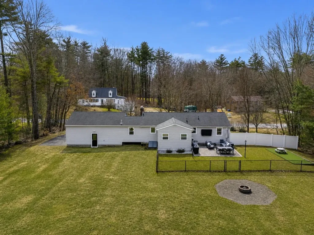 5 Falcon Drive Pelham NH 03076