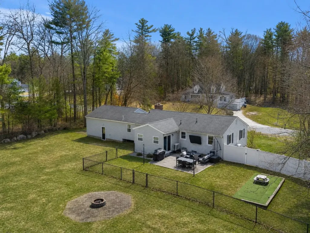 5 Falcon Drive Pelham NH 03076