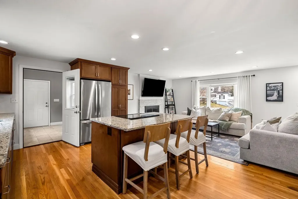 5 Falcon Drive Pelham NH 03076