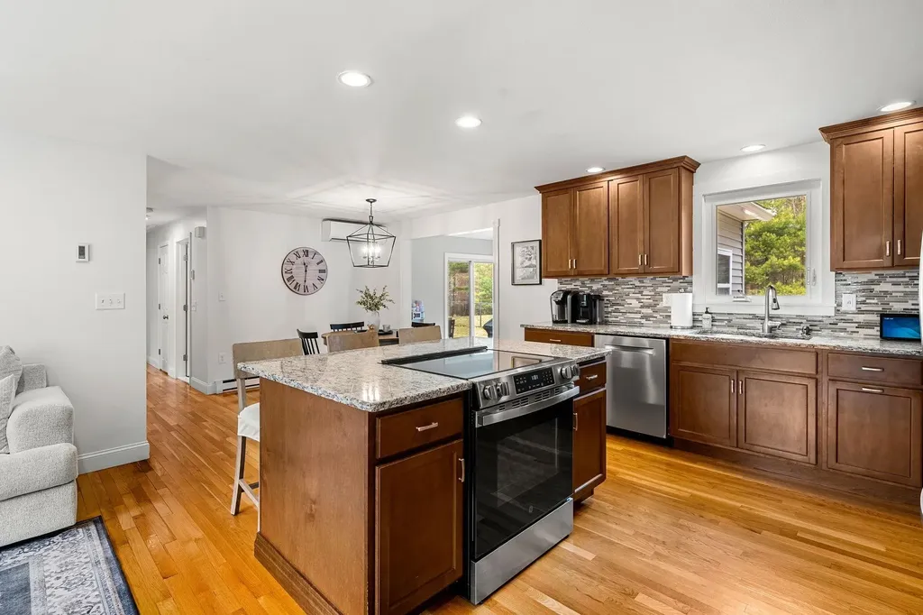 5 Falcon Drive Pelham NH 03076